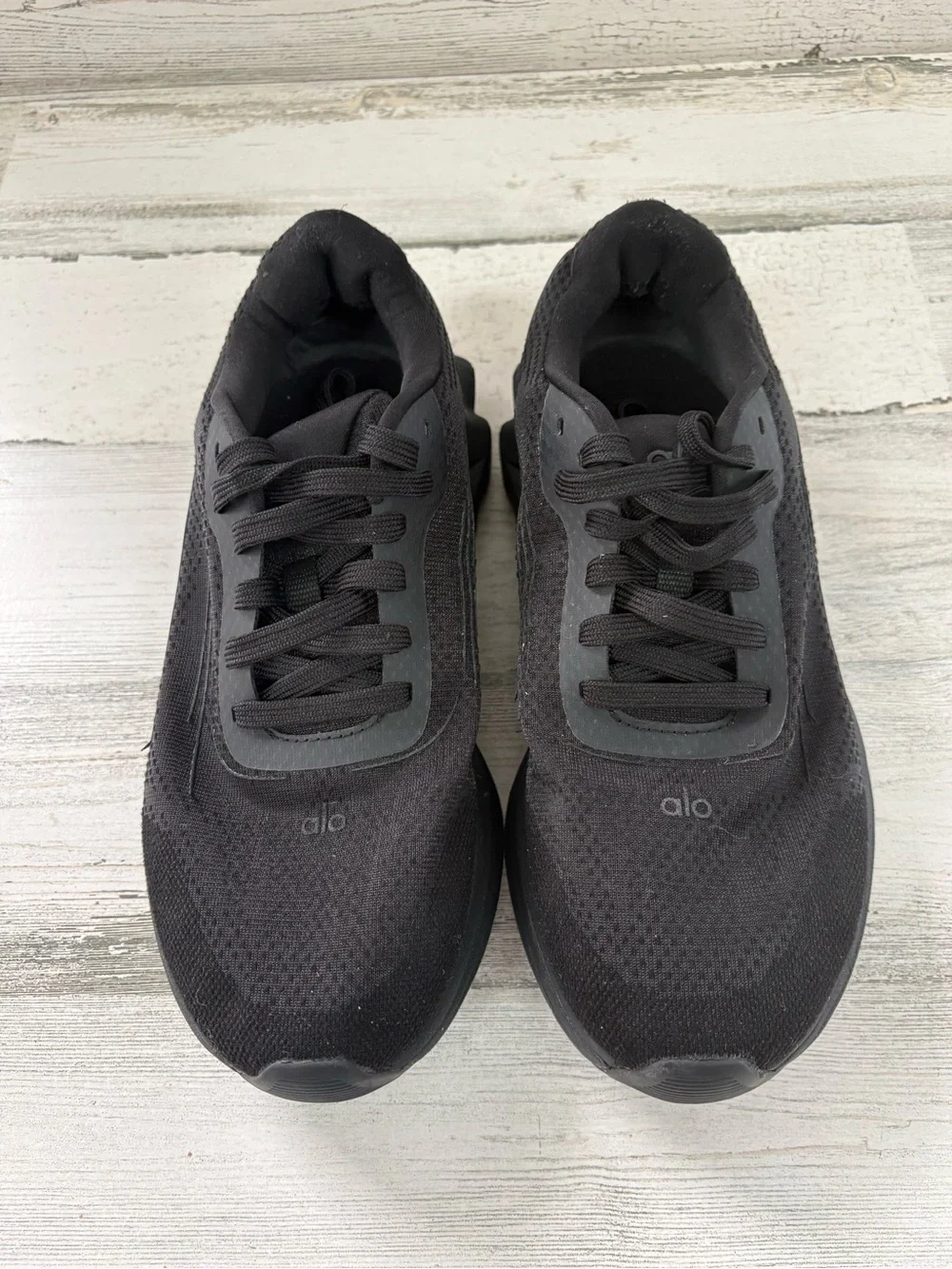 Alo Runner Women’s Yoga Shoes Size 8 Lace Up In Triple Black 70% Recycled Upper